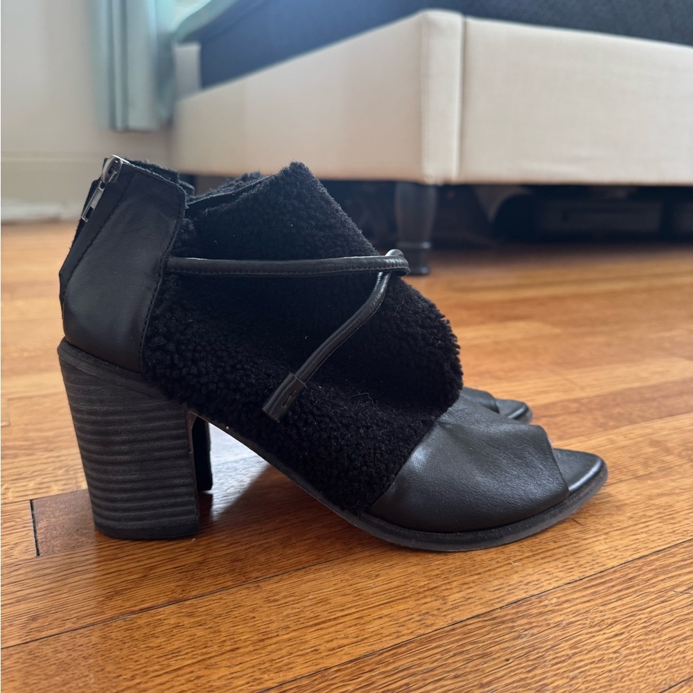 Black Leather Zipper Pointy Toe Faux Fur Ankle Shoes